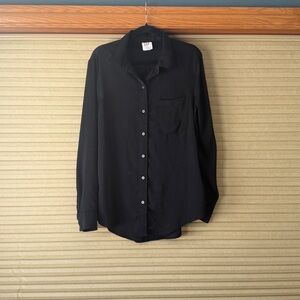 Gap "the easy" Button-Up Shirt with a touch of sheen!